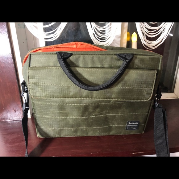 Denali Tablet Portable CD/DVD Player Bag Zip Case Shoulder Briefcase Messenger - Picture 1 of 6
